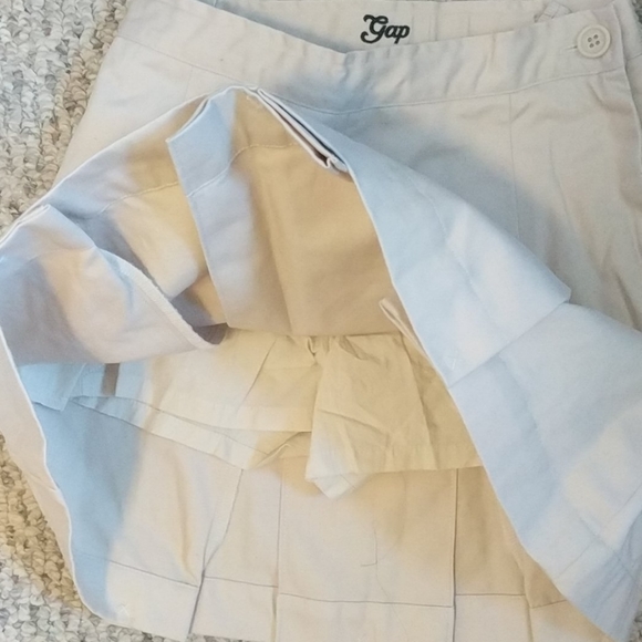 Girls GAP pleated khaki uniform skirt with shorts - Picture 5 of 6